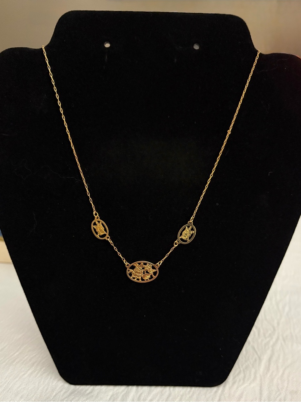Vintage Avon Engraved Gold Tone Necklace 1981 NOS 16” Original Box